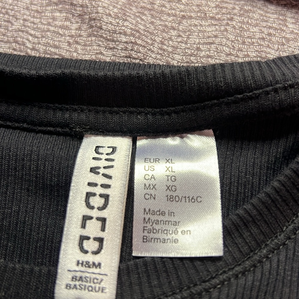 H&M stretchable basic shirts. - Picture 3 of 5